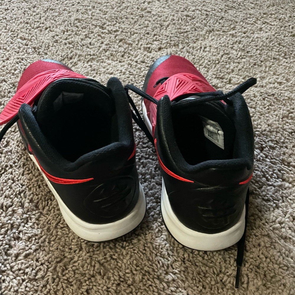 Youth 6.5 Boys Kyrie Shoes
